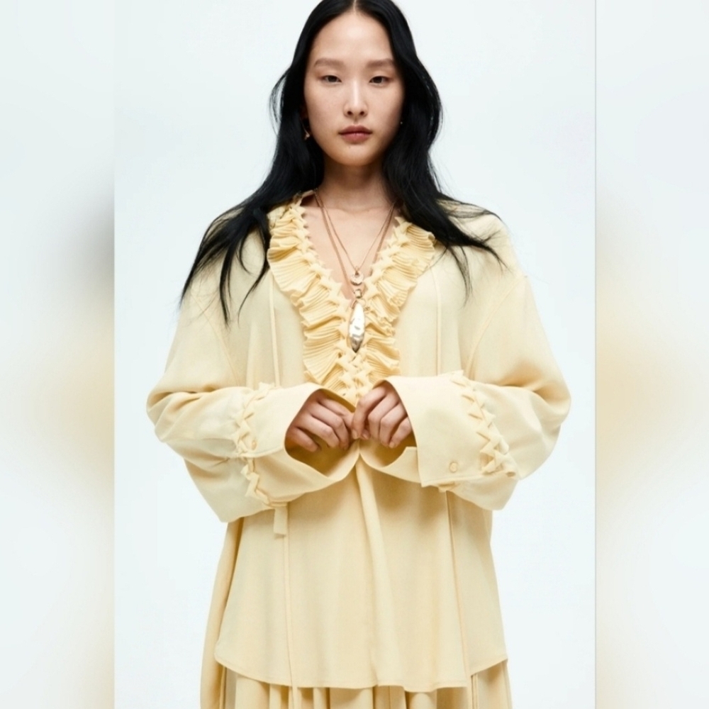 H&M Pale Yellow Ruffled V-Neck Blouse
